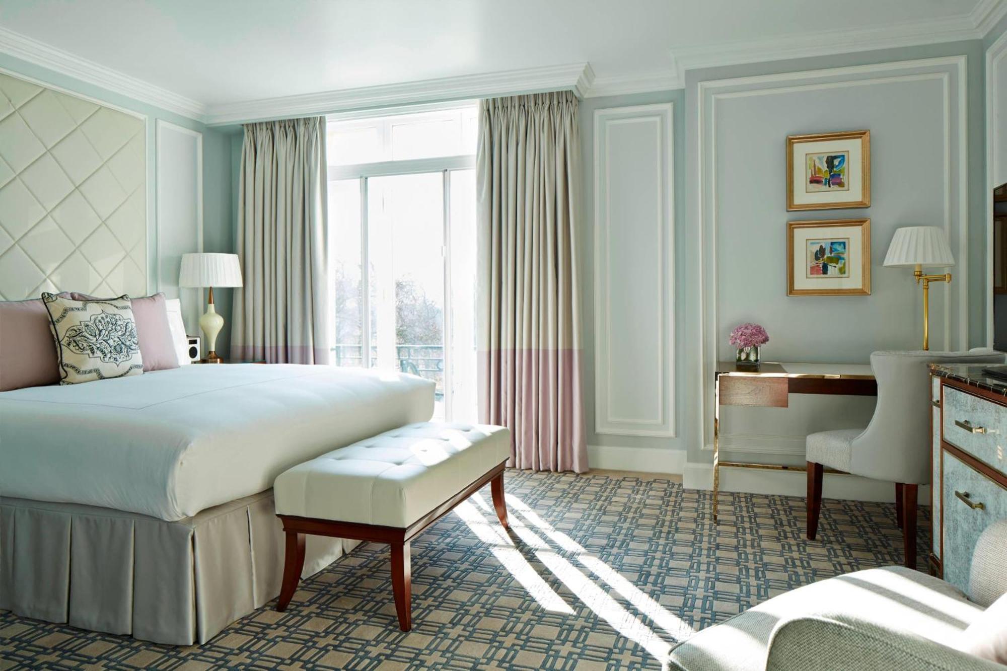 Executive Room Executive lounge access Guest room 1 King,1710114538:JPEG