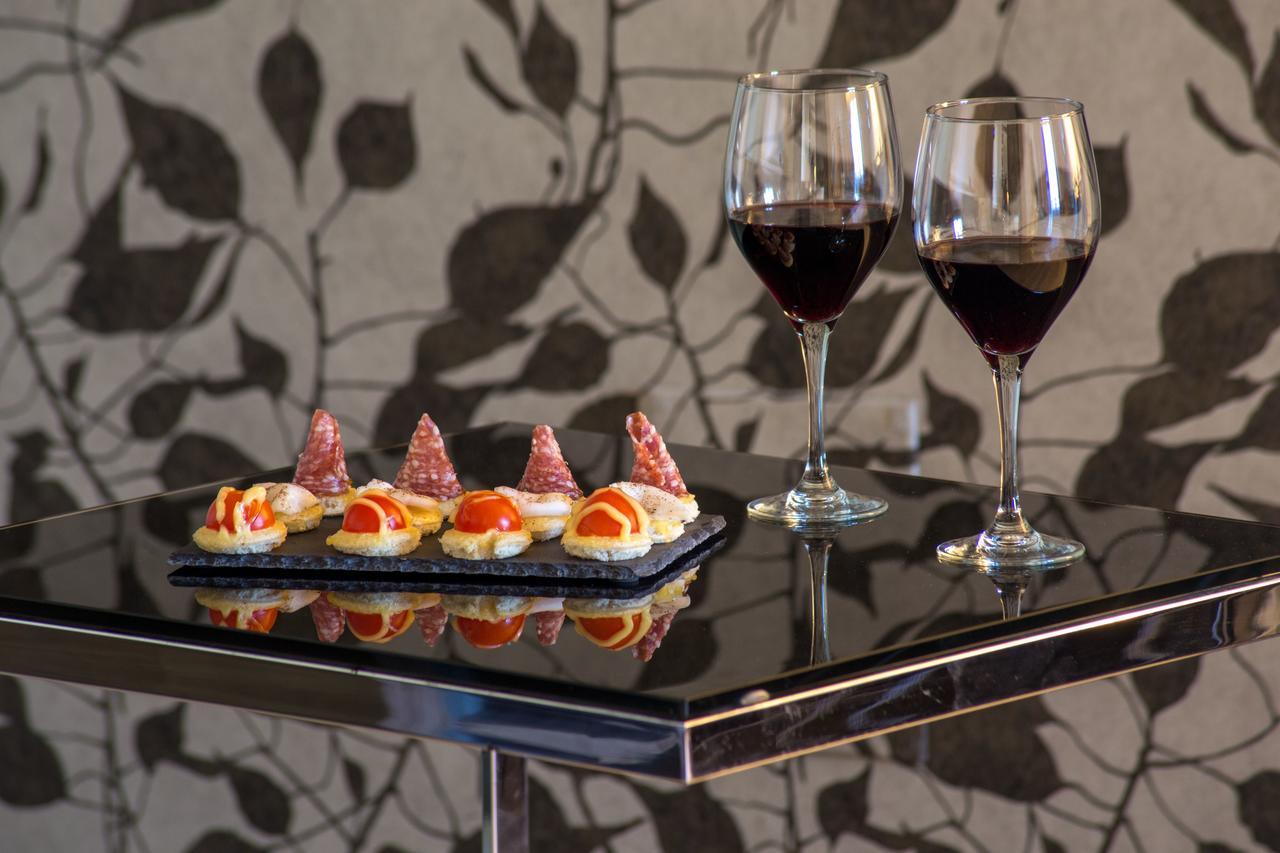 Club Double or Twin Room,1067357176:JPEG