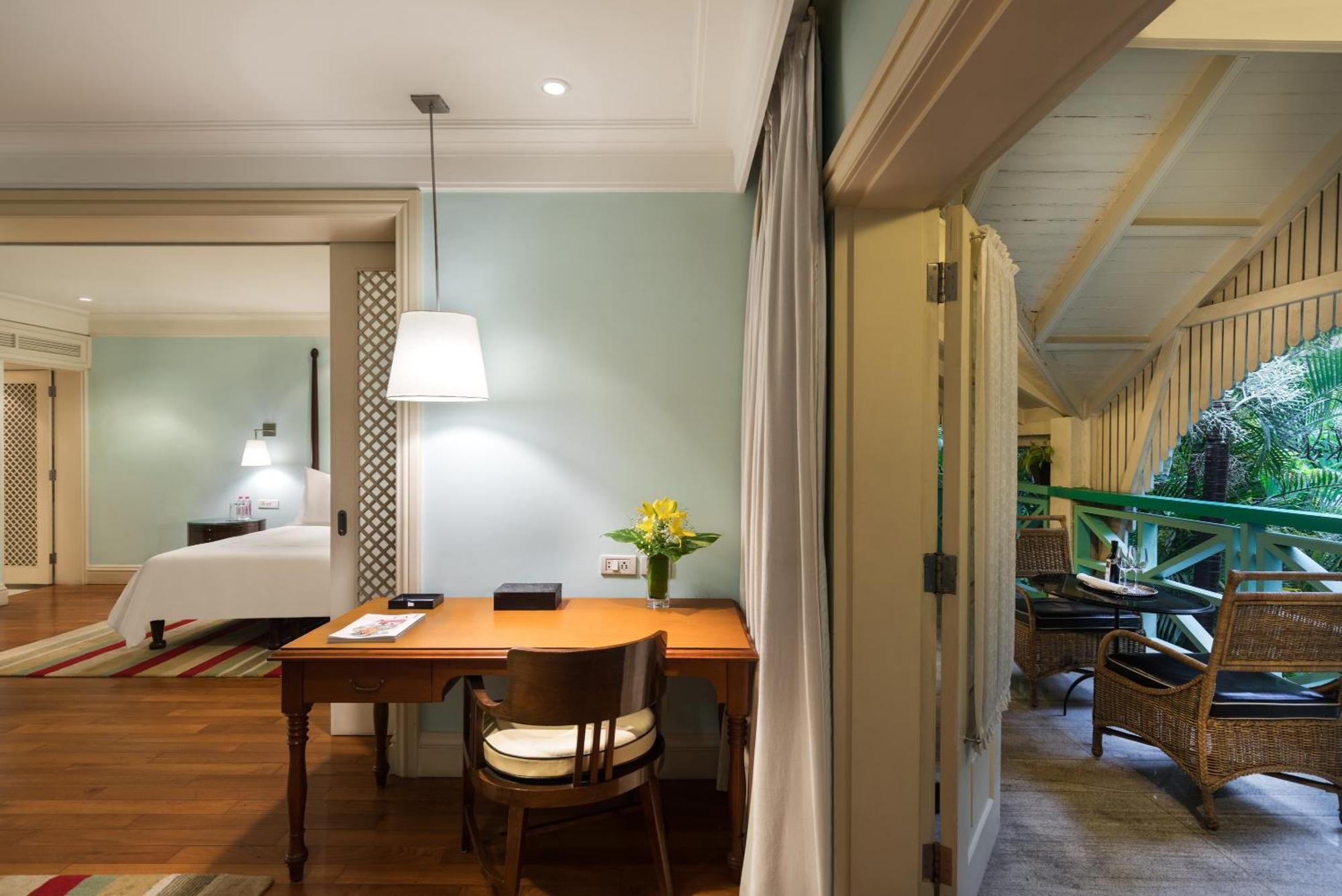 Executive Suite One Bedroom Garden View King Bed