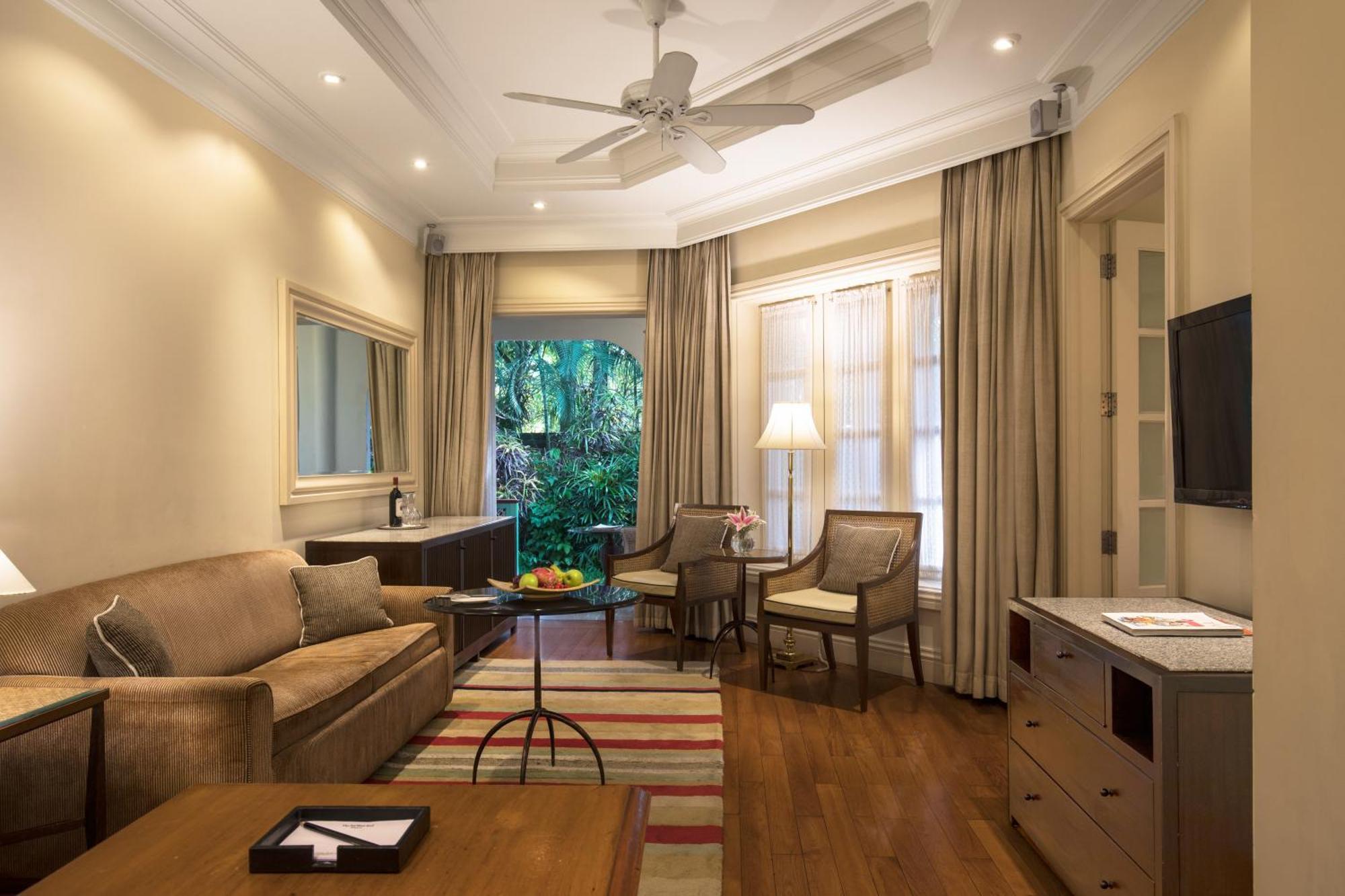 Executive Suite One Bedroom Garden View King Bed