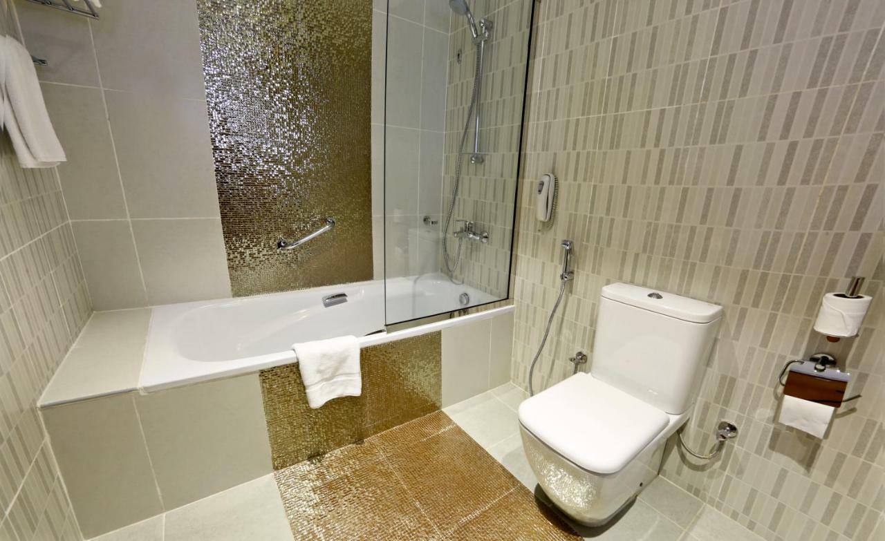 Executive Queen Room with 20% off F&B
