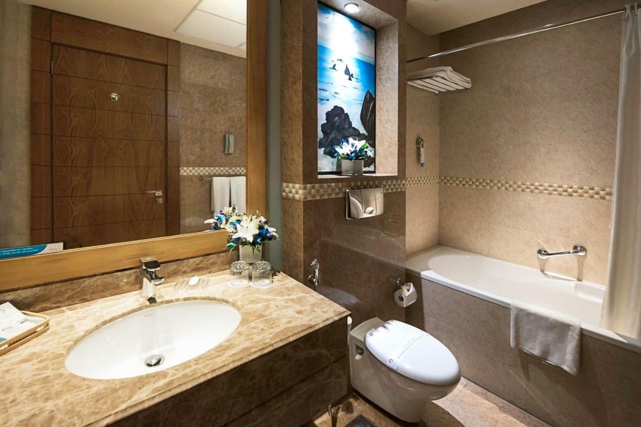 Executive Room with Balcony,791608650:JPEG