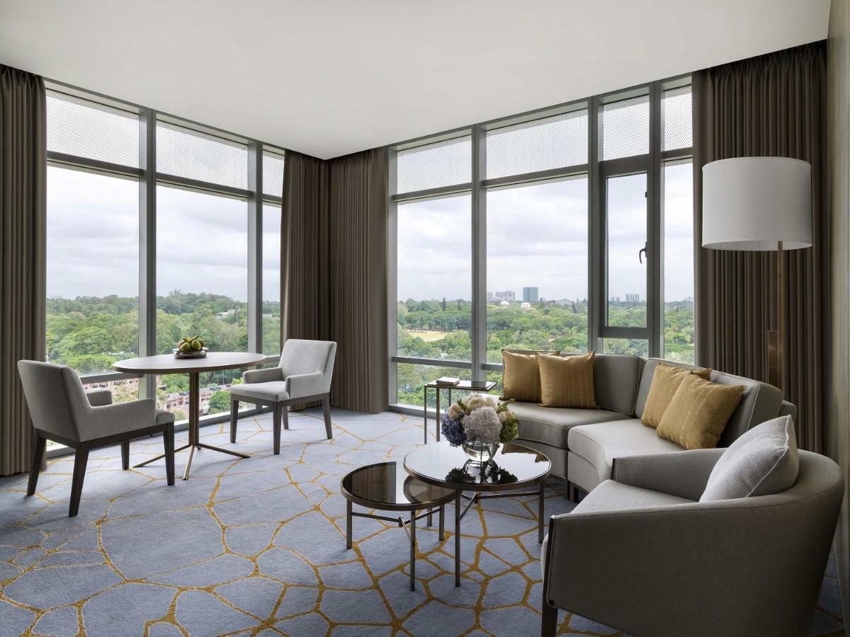 Executive Corner Suite