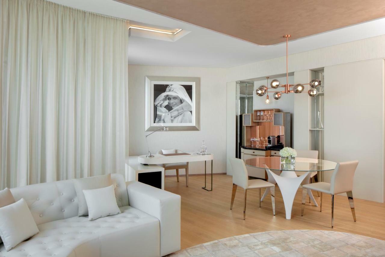 Charleston Suite
