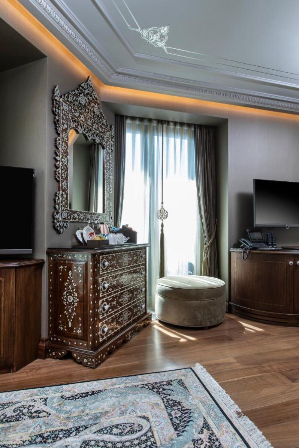 Corner Suite with Sea View