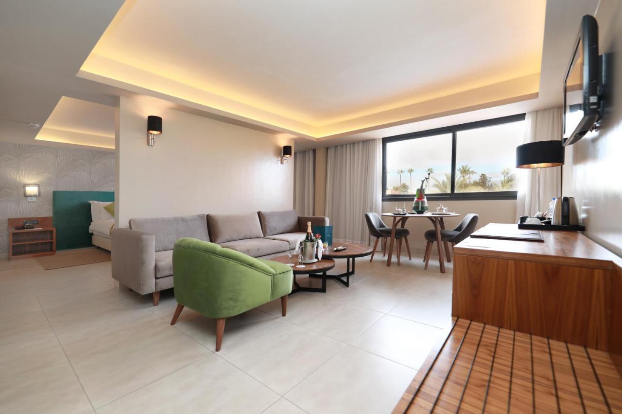 Junior Suite King Size Bed Pool View