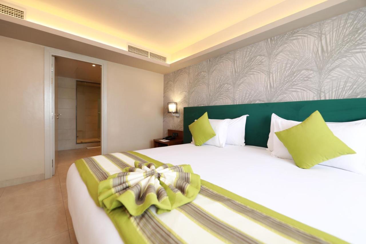 Junior Suite King Size Bed Pool View