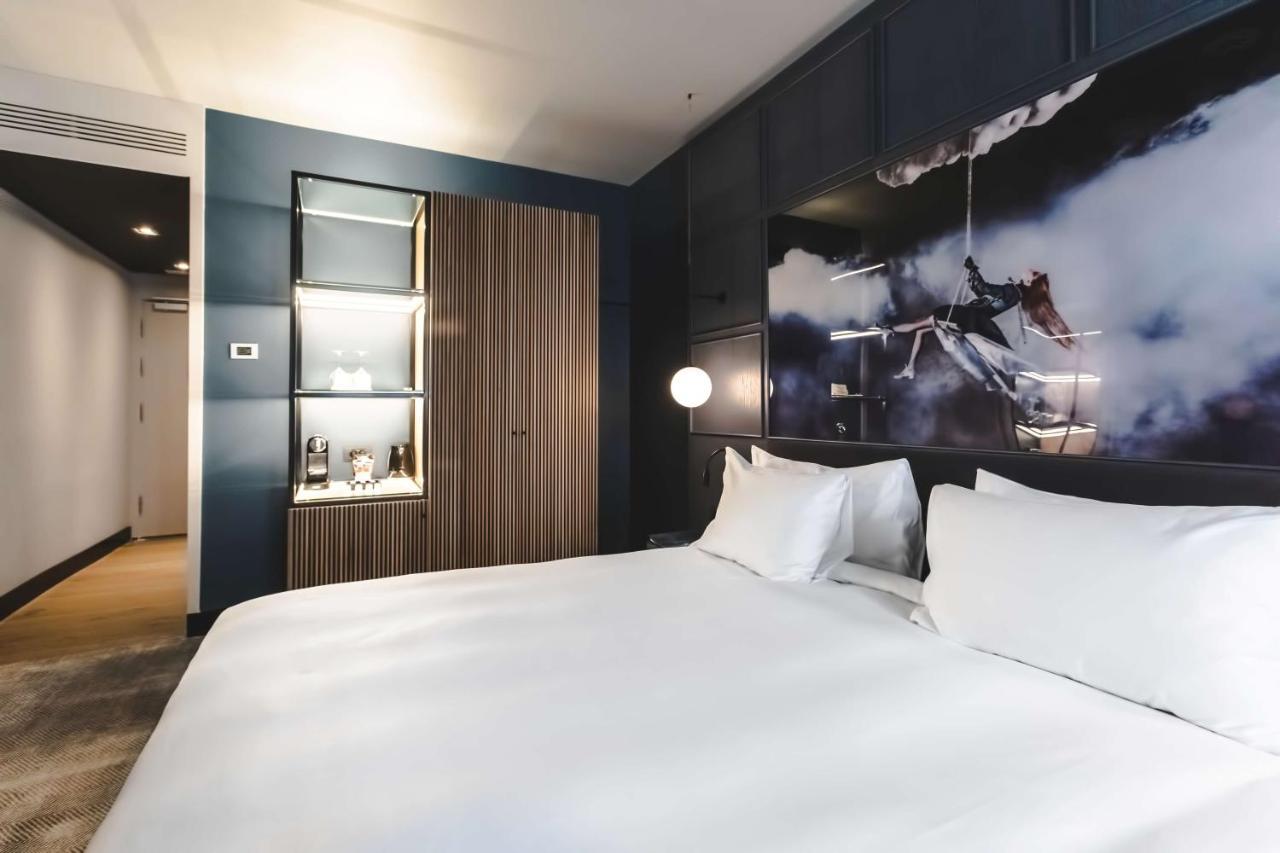Premium Room with Balcony and Square View