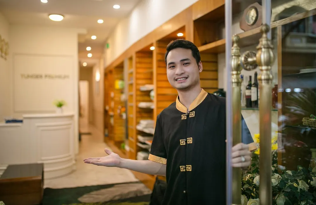 Tunger Premium Hotel & Travel-1
