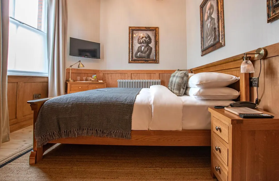 The Old Farmhouse Pub And Rooms-1