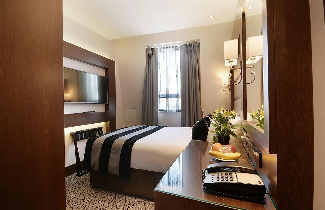 Park Grand Paddington Court-1