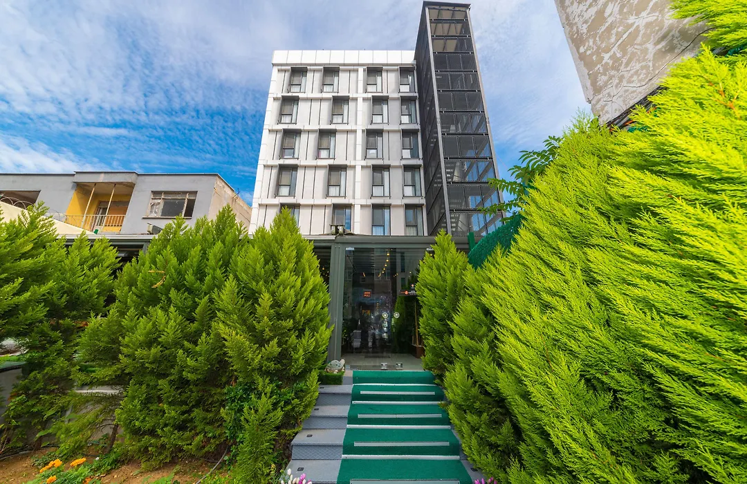 Land Park Hotel-1