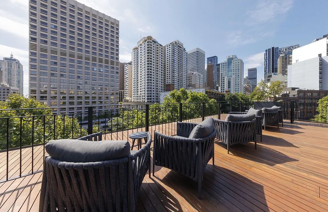 202 Elizabeth-1