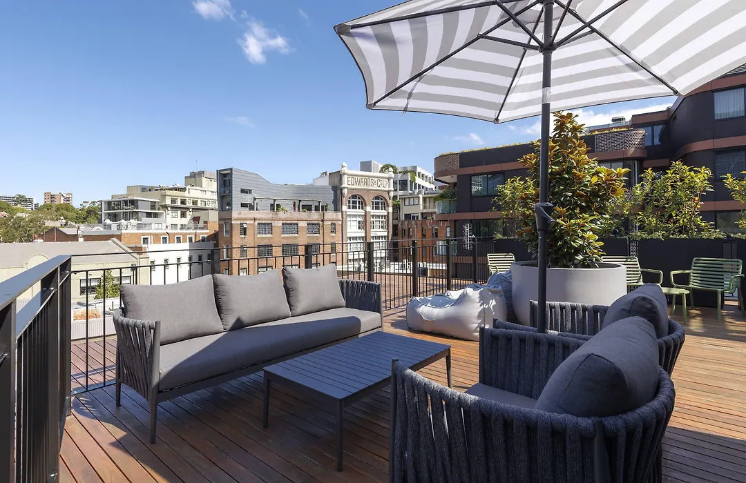 202 Elizabeth-1