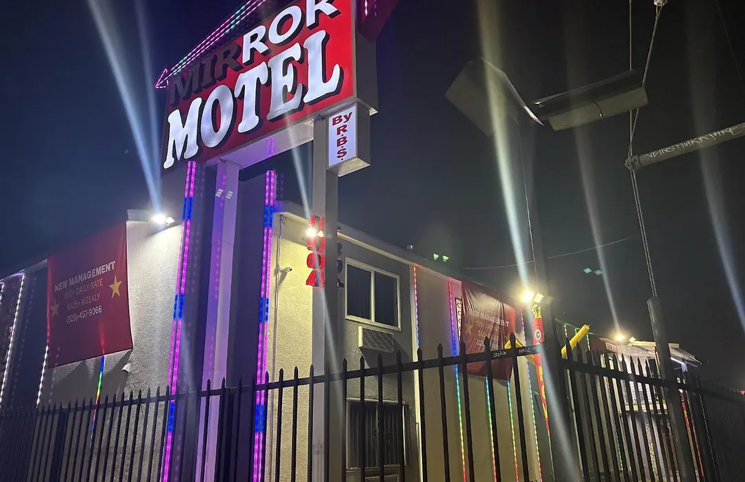 Mirror Motel-1