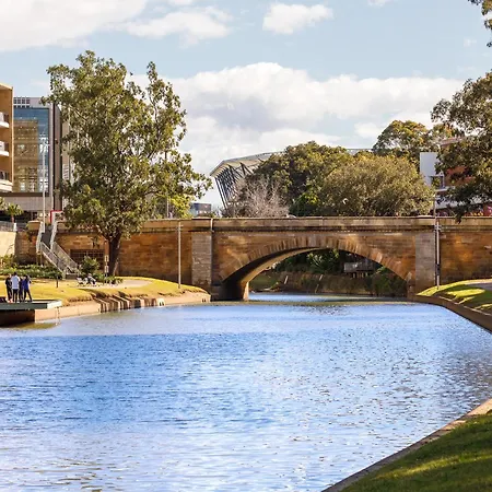 Meriton Suites Church Street, Parramatta-2