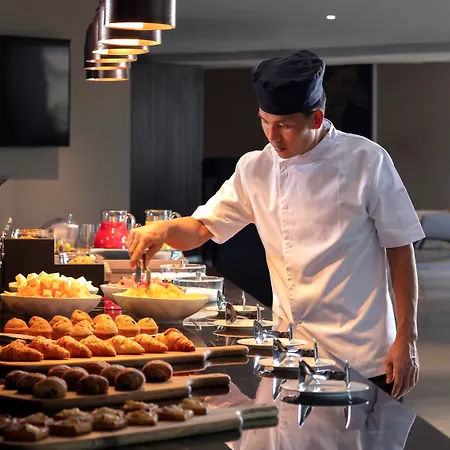 Avani Plus Palm View Dubai Hotel & Suites-2