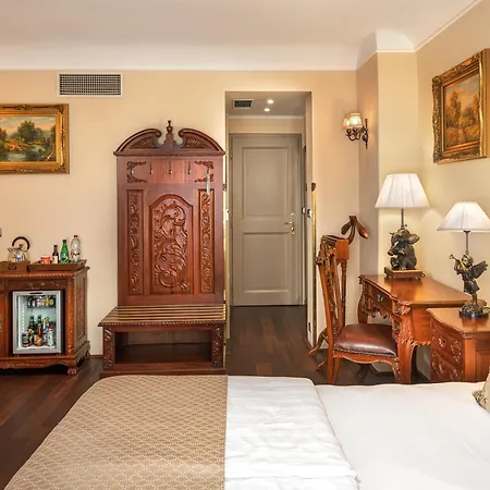 Iron Gate Hotel & Suites Prague By Bhg-3