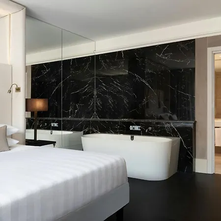 Sina Bernini Bristol, Autograph Collection-2