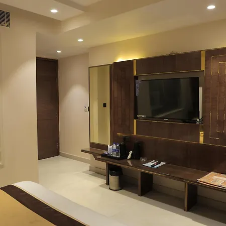 Hotel Grand Plaza-City Centre, 2 Minutes-Walking-From New Delhi Station By M S Hospitality-2