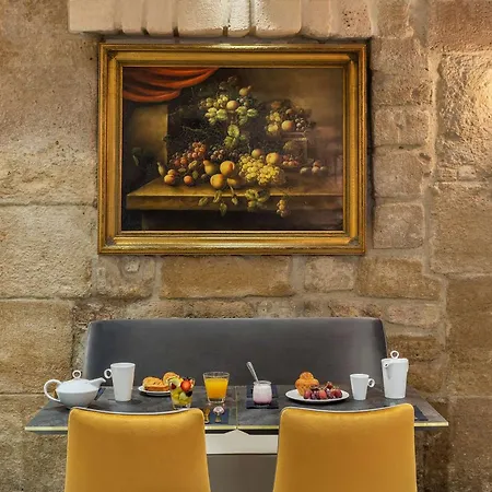 Hotel Ducs De Bourgogne-3