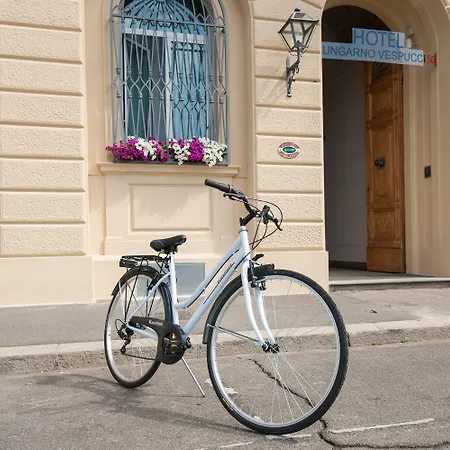 Hotel Lungarno Vespucci 50-3