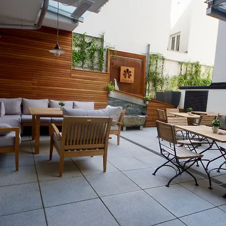 Parks 73 The Townhouse Hotel-3