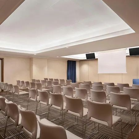 Courtyard By Marriott Rome Central Park-3