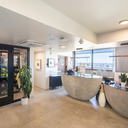 City24 Condo Hotel Little Italy Mission Hills-3
