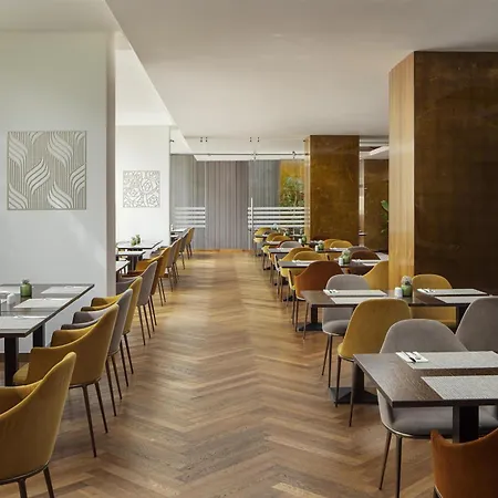 Hilton Prague Atrium-3