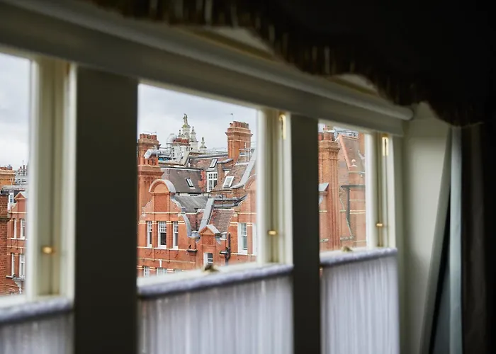 Egerton House Hotel London