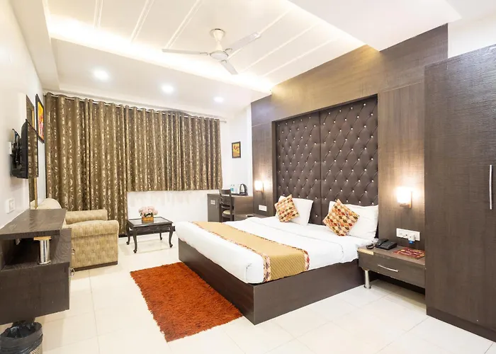 Hotel Red Castle - Near Ganga Ram & Blk Hospital - Karol Bagh New Delhi