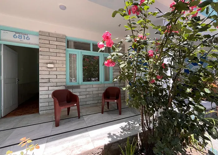 Resort Apple Flower By Rohtang Family Hotels- Balcony & Mountain View, Near Mall Road, Personal Parking Manāli