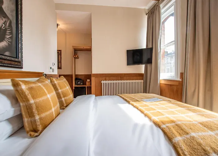 The Old Farmhouse Pub And Rooms London