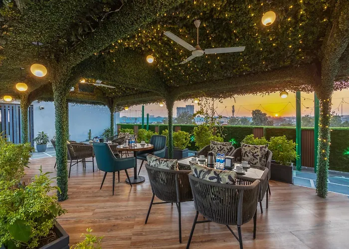 Hotel Uptown With Luxury Restaurant & Rooftop Near Connaught Place, New Delhi City Centre