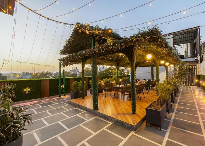 Hotel Uptown With Luxury Restaurant & Rooftop Near Connaught Place, New Delhi City Centre