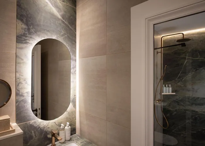 Madame Drouot & Spa - Opera Paris