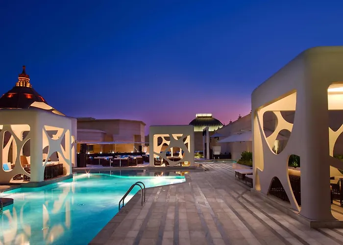 V Hotel Dubai, Curio Collection By Hilton